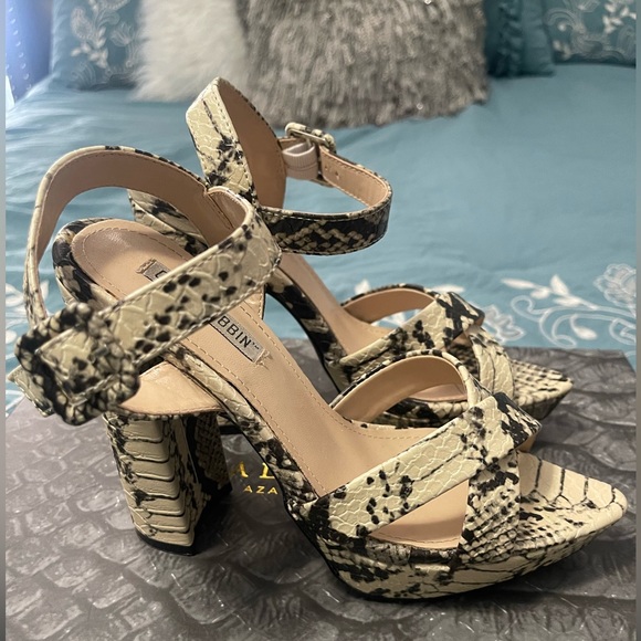 Snake skin platform heel size 7 - Picture 2 of 6